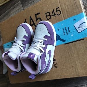 Air Jordan Retro 1’s (kids)